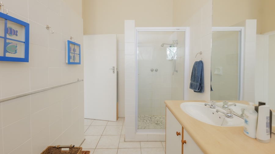 4 Bedroom Property for Sale in Struisbaai Western Cape